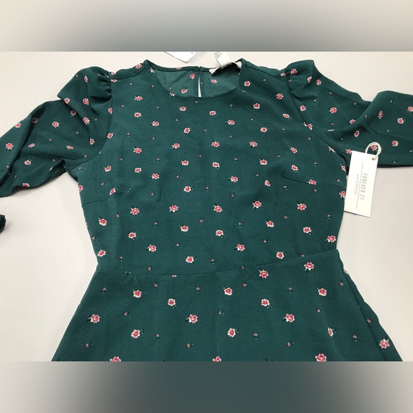 Forever 21 Green Ruffles Hem - Picture 3 of 12